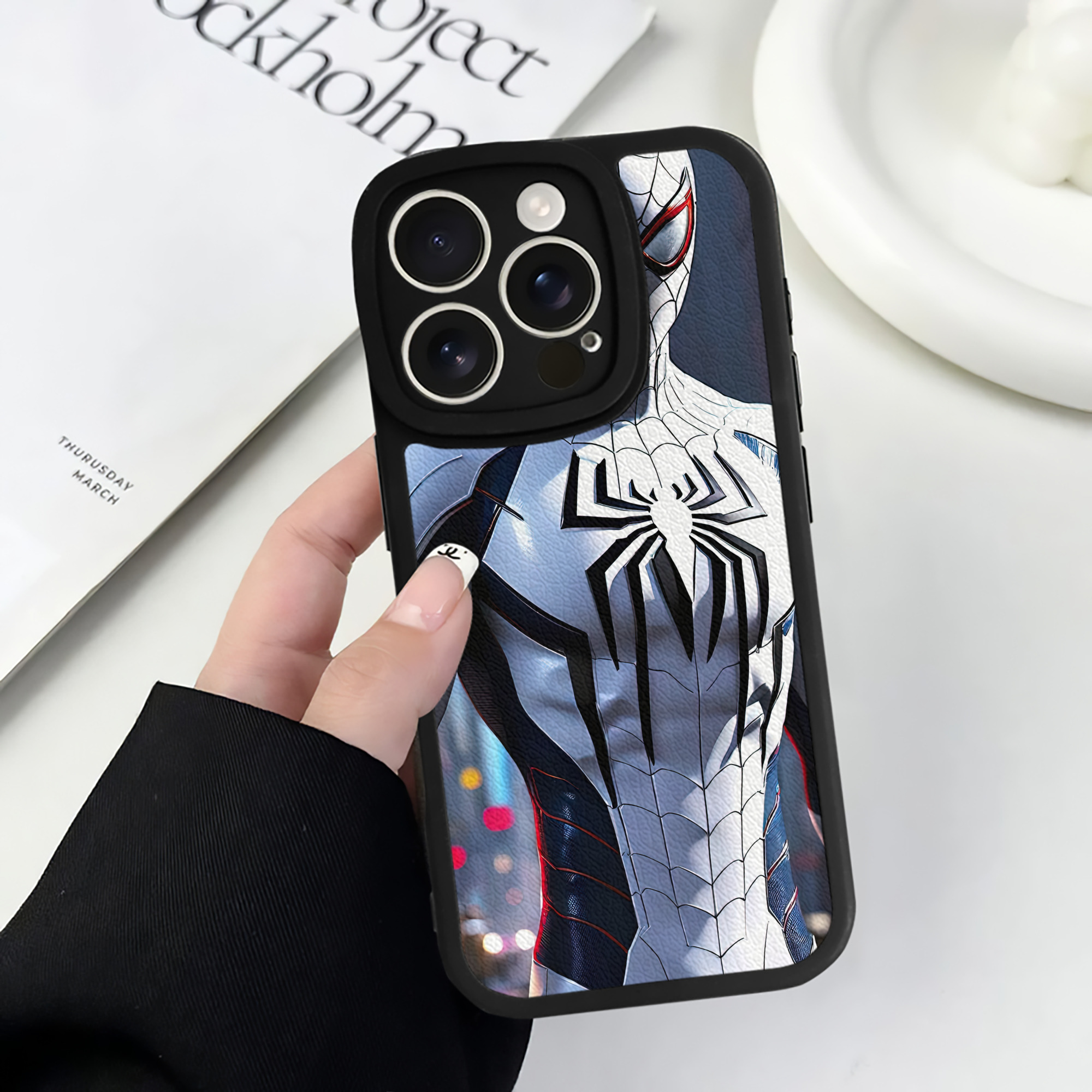 （画像用） Spider Man スパイダーマン 【iPhone 16シリーズ対応】シリコンスマホケース（レザー調） 材質：シリコン